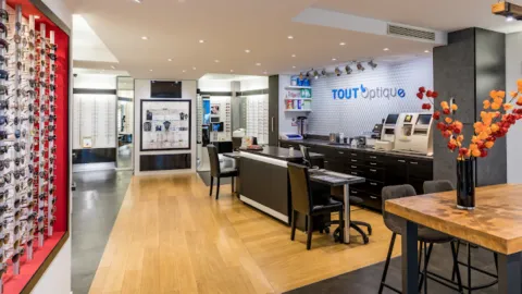 vue intérieure du magasin TOUT'Optique, opticien à Nanterre Magasin Nikon - Essilor
